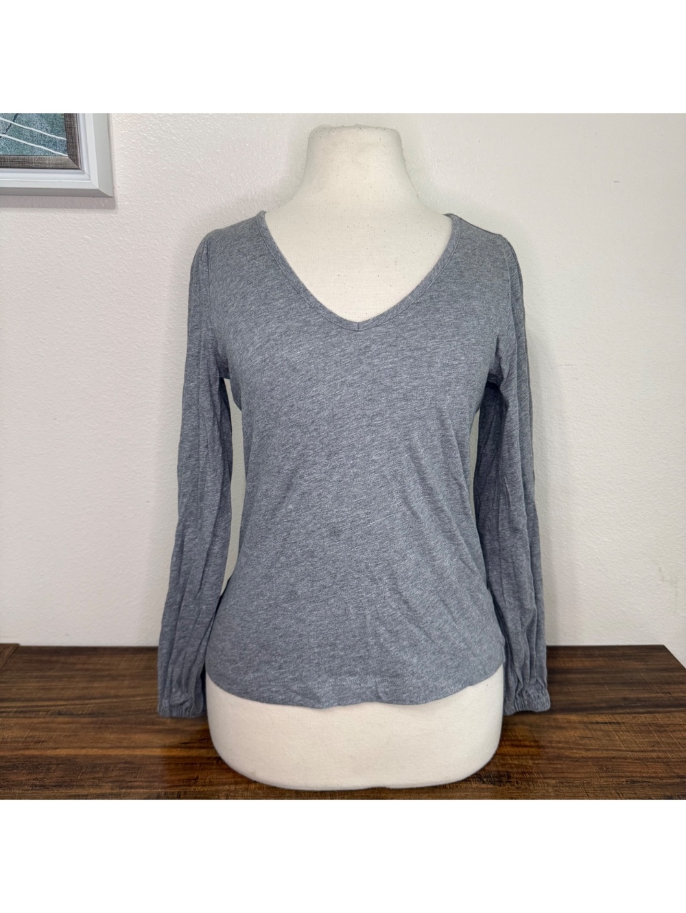 LOFT Women's Long Sleeve V-Neck Gray Top Size XS